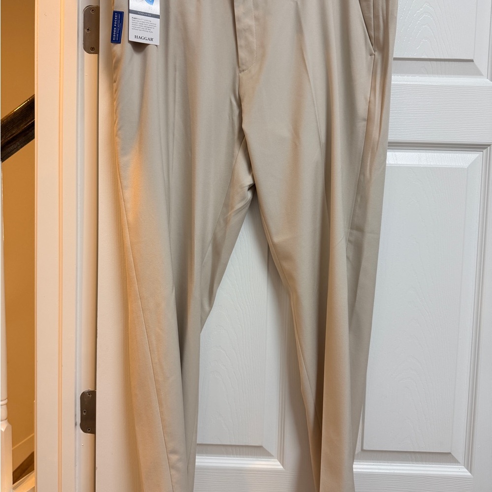 Haggar Pants NWT The Active Series Men’s Pants 38x29 Putty/Beige